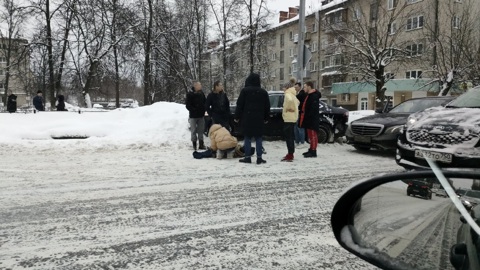 Легковушка сбила маму с ребенком на переходе в Электростали