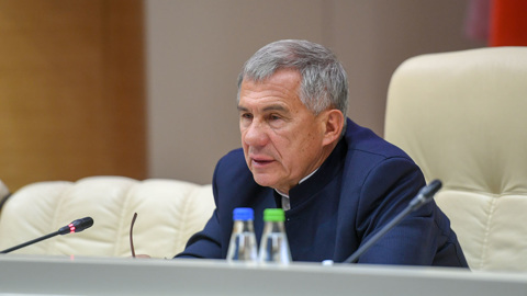 Минниханов поручил усилить контроль за уборкой снега