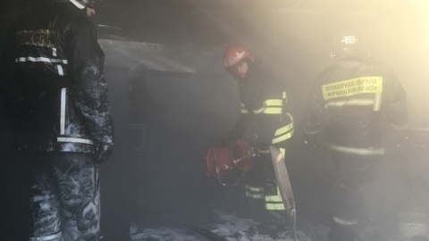 В мурманском автогородке случился пожар