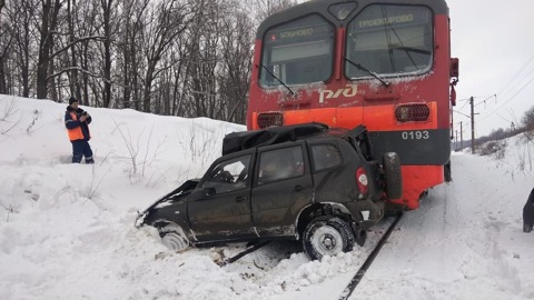Электричка протаранила легковушку в Рязанской области, трое погибших