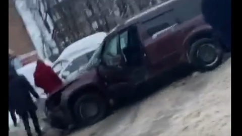 В Смоленске произошло массовое ДТП: столкнулись пять автомобилей