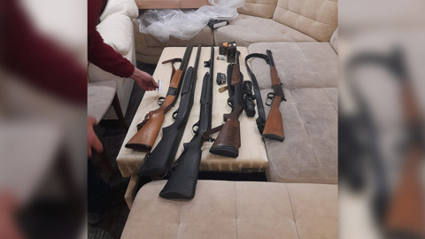 Дядя с племянником устроили стрельбу в квартире в Новосибирске