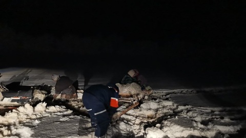 В ямальской тундре застряли трое взрослых и двое детей
