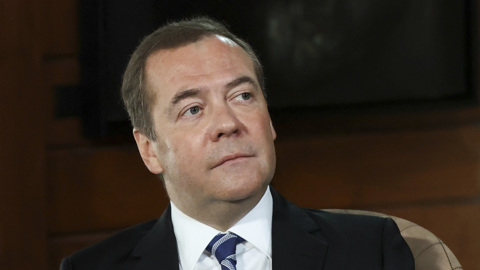 Медведев: народы США и Европы скоро предъявят счет за санкции