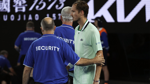 "Они идиоты". Медведев снова "зажигает" на Australian Open