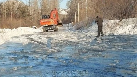 В селах Амурской области грунтовые воды вышли на проезжую часть
