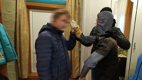 В Марий Эл 3-е мужчин похитили человека и вымогали у него деньги