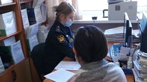 В Оренбурге судебные приставы забрали ребенка у пьющей матери