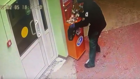 В Омске неизвестный украл деньги из ящика благотворительного фонда