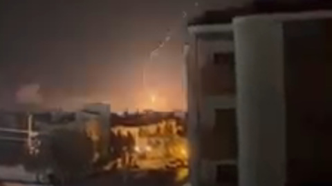 В Сирии слышны взрывы, а в Израиле – сирены системы ПВО