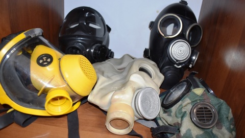 В Челябинске мальчик после падения метеорита собирает противогазы