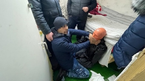 Сибиряк задушил подругу шарфом и спокойно лег спать