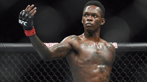 Адесанья защитил чемпионский титул UFC в бою с Уиттакером