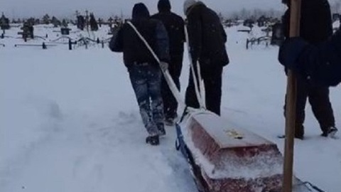 В Челнах прокуратура вмешалась в скандал с гробом
