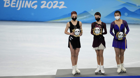 Золото, серебро и... слезы очередного дня Игр-2022