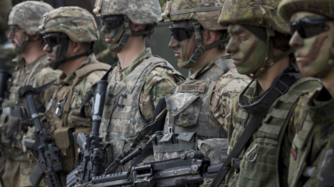 "Удар сабли": военные США и НАТО начали учения в Латвии