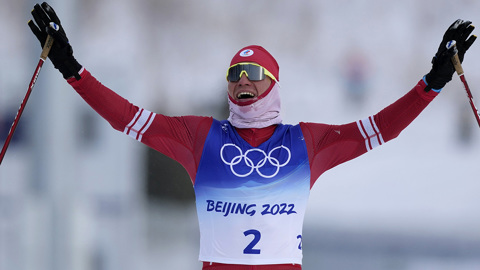 Большунов выиграл разделку на 15 км на этапе Кубка России