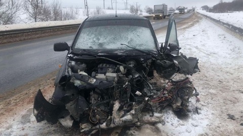 В Самарской области большегруз раздавил Lada
