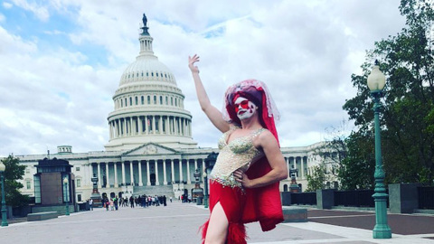США может возглавить напомаженный мужчина в платье