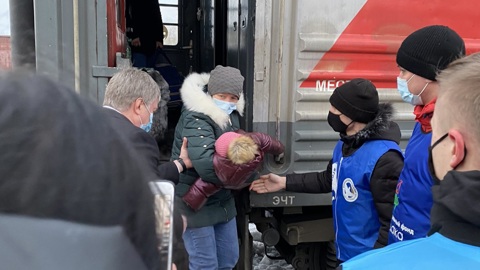Первый поезд с беженцами из Донбасса встретили в Ульяновске
