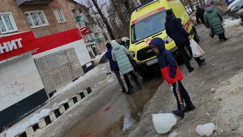 На УК завели дело после падения льда на двух девочек в Ярославле