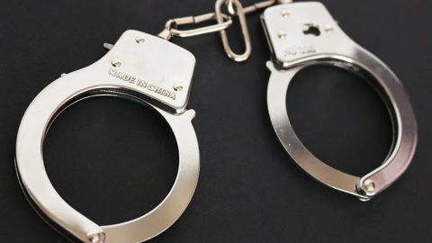 Отец полгода насиловал 16-летнюю дочь в Волгоградской области