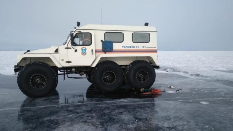 Осторожно, трещина: выход на лед Байкала запрещен