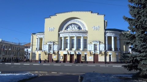 Донбасские беженцы смогут бесплатно посмотреть спектакли Волковского театра
