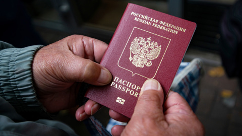 Заявления на загранпаспорта с биометрией начнут принимать с 1 июня