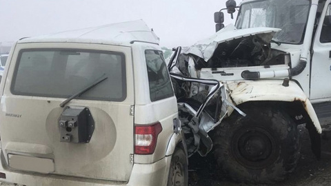 Под Саратовом водитель внедорожника погиб в ДТП с автобусом