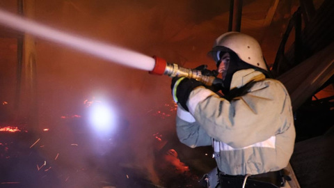 В Махачкале из-за крупного пожара эвакуировали жильцов дома