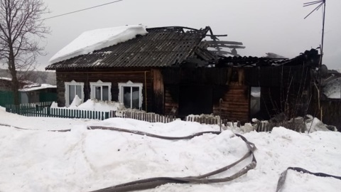 Три человека погибли при пожаре в Кировской области