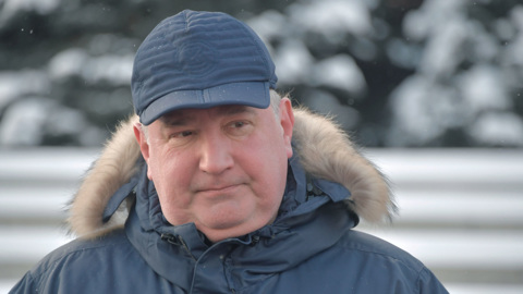 Рогозину сделали операцию по удалению осколка у позвонка