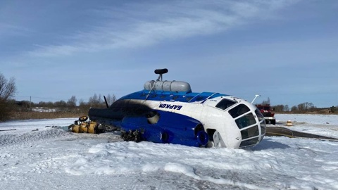 Вертолет Ми-8 жестко приземлился в Псковской области