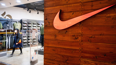 Nike остается в России, но цены изменились