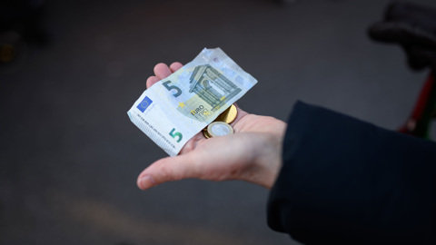 Евро поднялся выше 88 рублей впервые с 14 апреля 2022 года