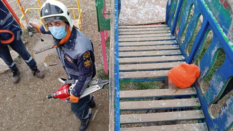 На Кубани голова девочки застряла в детской горке