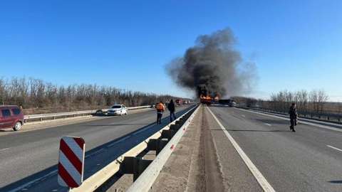 Трассу под Ростовом перекрыли из-за вспыхнувшего бензовоза