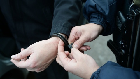 Житель Вязьмы пытался сжечь не пустившую его за руль жену