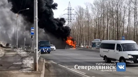 В Северодвинске на ходу загорелся пассажирский автобус