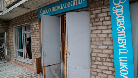 Украинские националисты взорвали школу и заминировали обочины