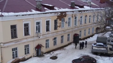 СК возбудил дело по факту проживания смолян в аварийном доме-памятнике