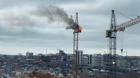 В Чебоксарах загорелся башенный кран
