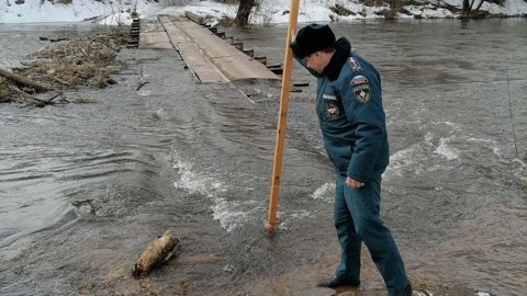 В Орловской области подтопило низководный мост через Оку