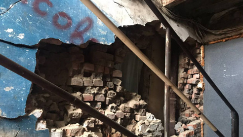 В Омске обрушилась стена жилого аварийного дома