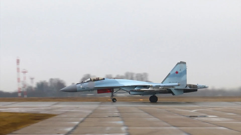 Видео из Сети. МО РФ опубликовало кадры работы Су-35 на спецоперации