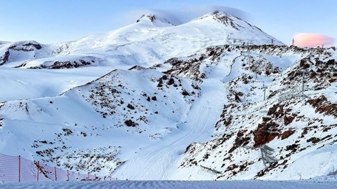На высоте более 5 км на Эльбрусе сорвался альпинист