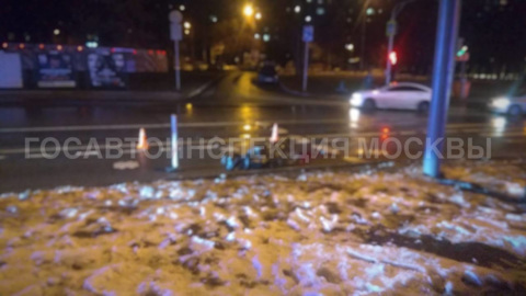 На московской улице иномарка переехала человека, лежащего на дороге