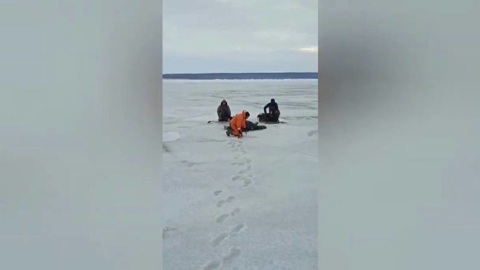 В Татарстане рыбак едва не погиб, провалившись в Волгу
