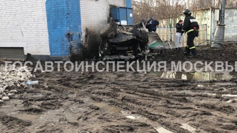 Два человека погибли в перевернувшемся каршеринге на востоке Москвы